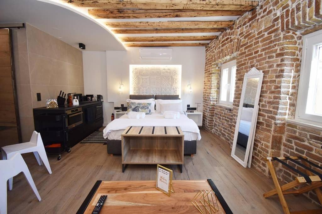 Murofinto Homes Corfu (city)