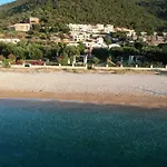 Mechet'S Oceanfront Barbati Beach Villa