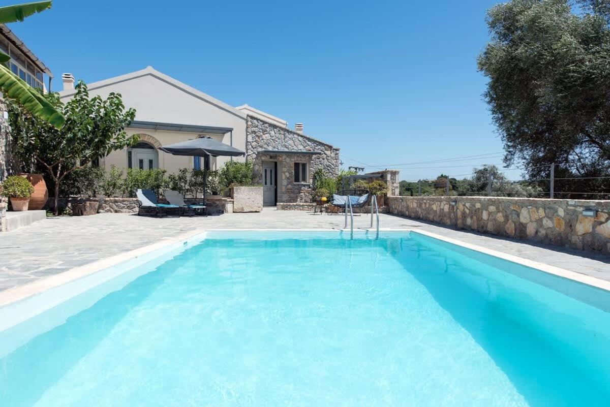 Iliopetra Corfu With Access To Shared Pool בית נופש
